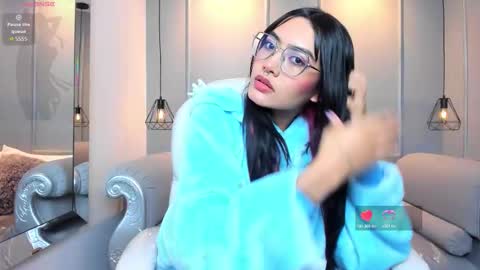 Azura online show from January 9, 7:52 pm