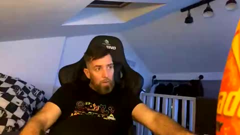 b4dafall44 online show from December 26, 8:39 am