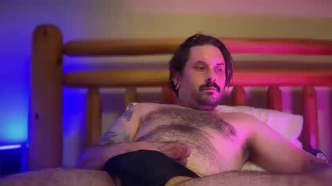 Snapshot of b4nkshot765 chatting on October 14, 4:37 am bry online show from October 14, 4:37 am