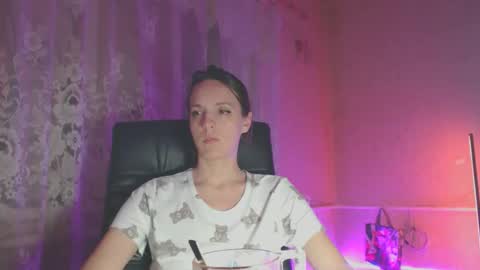 Sonya online show from April 4, 9:00 pm