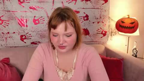 babyyulli online show from October 19, 2:33 pm