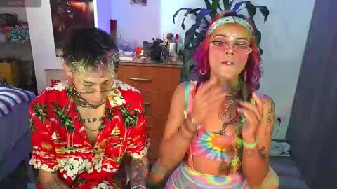 Snapshot of badeyes_crazylilgoat chatting on October 27, 4:07 pm Dan  Lila  online show from October 27, 4:07 pm