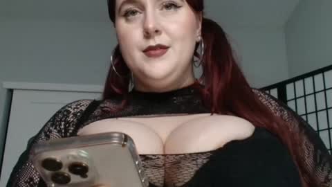 bambixxlynn online show from April 18, 12:34 am