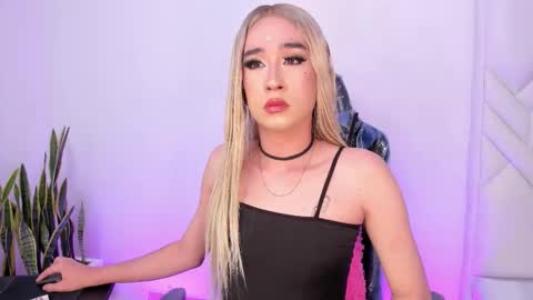          I work from home this is my room 3 online show from December 14, 8:42 am