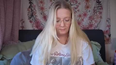 barbiegirl966 online show from November 13, 9:45 am