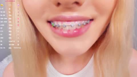 Mia online show from June 8, 2:18 pm