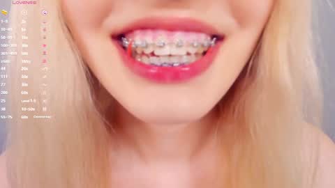 Mia online show from June 9, 2:28 pm
