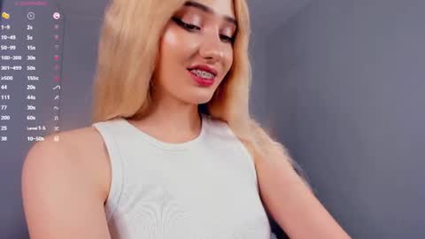 Mia online show from June 11, 2:37 pm
