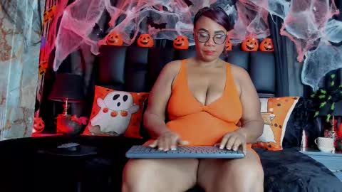 Snapshot of bbwlatina01 chatting on October 25, 12:17 pm Bbwlatina01 online show from October 25, 12:17 pm