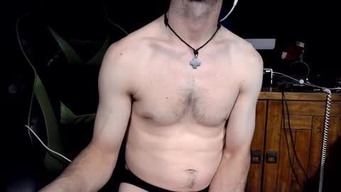 bchillin28 online show from April 7, 6:04 am