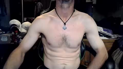 bchillin28 online show from October 5, 12:19 am