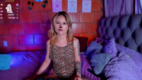 Snapshot of be_art chatting on October 30, 3:29 am Kim . online show from October 30, 3:29 am