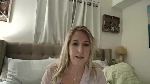 Emma online show from November 28, 9:05 am