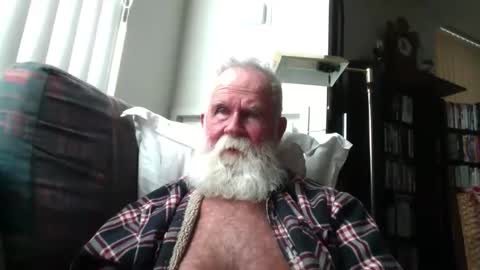 beardbushy online show from April 13, 6:12 pm