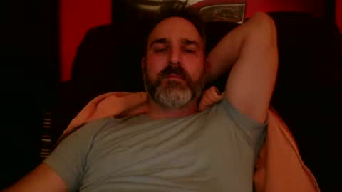 Snapshot of beardedambition chatting on October 14, 2:47 am beardedambition online show from October 14, 2:47 am