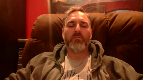 Snapshot of beardedambition chatting on October 27, 12:43 am beardedambition online show from October 27, 12:43 am