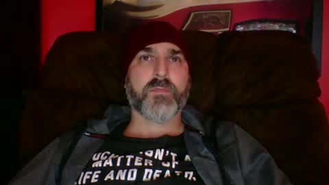 Snapshot of beardedambition chatting on October 9, 11:21 pm beardedambition online show from October 9, 11:21 pm