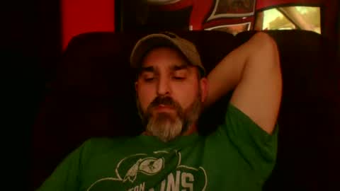 Snapshot of beardedambition chatting on October 7, 9:11 pm beardedambition online show from October 7, 9:11 pm