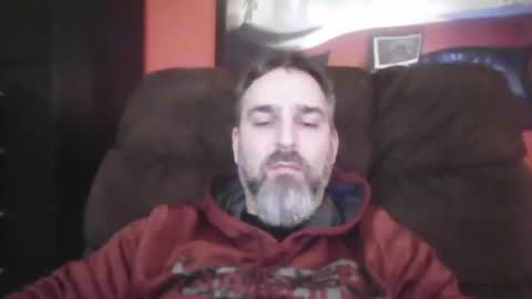 Snapshot of beardedambition chatting on December 21, 3:47 am beardedambition online show from December 21, 3:47 am