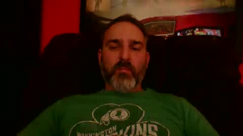 Snapshot of beardedambition chatting on October 1, 12:54 am beardedambition online show from October 1, 12:54 am