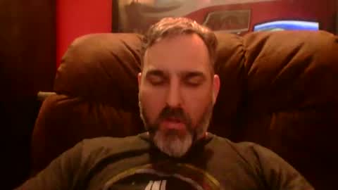 Snapshot of beardedambition chatting on October 2, 1:04 am beardedambition online show from October 2, 1:04 am