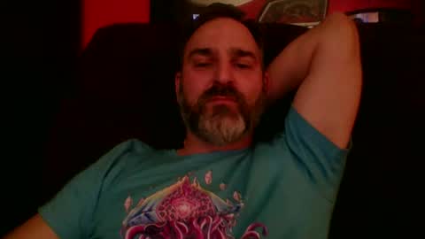Snapshot of beardedambition chatting on October 12, 2:37 am beardedambition online show from October 12, 2:37 am