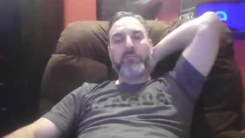 Snapshot of beardedambition chatting on December 2, 10:51 pm beardedambition online show from December 2, 10:51 pm