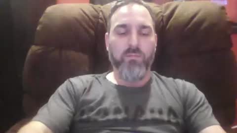 Snapshot of beardedambition chatting on December 3, 1:58 am beardedambition online show from December 3, 1:58 am