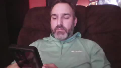 Snapshot of beardedambition chatting on March 7, 4:45 am beardedambition online show from March 7, 4:45 am