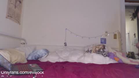 Snapshot of bebexxxdust chatting on December 8, 2:35 am bebe  dust online show from December 8, 2:35 am