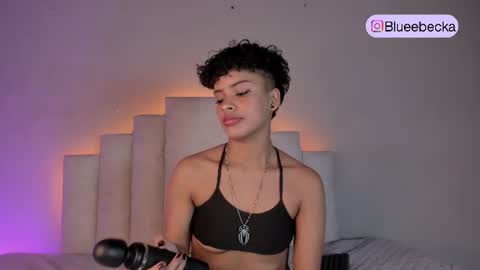 Beecckkkaaa online show from July 27, 1:08 pm