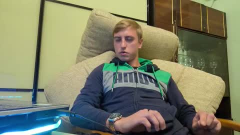 Snapshot of behindclosedeyes chatting on October 28, 5:36 pm Igor online show from October 28, 5:36 pm