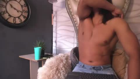 independent model online show from June 20, 3:18 pm