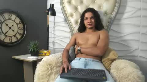 independent model online show from June 22, 3:25 am