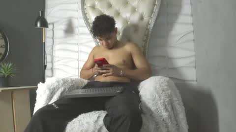 independent model online show from July 22, 7:49 pm