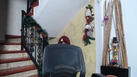 independent model online show from November 29, 11:23 pm