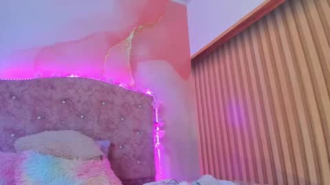 Melanie  online show from March 8, 1:06 am