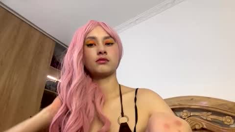 Snapshot of bella__w chatting on October 23, 1:56 pm Zia online show from October 23, 1:56 pm