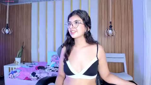 B  E  L  L  A  online show from July 4, 7:39 pm