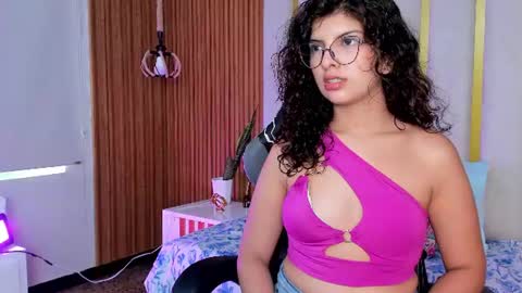B  E  L  L  A  online show from June 23, 6:36 pm