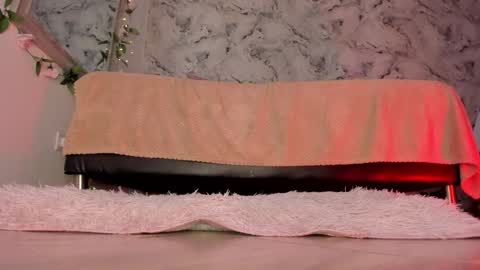 Dessi  online show from September 18, 1:59 pm