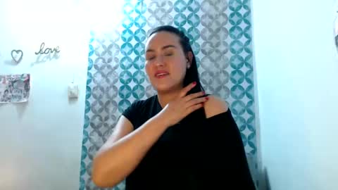 bella_florx online show from October 29, 10:21 pm