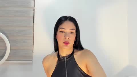 Laura online show from December 4, 3:39 am