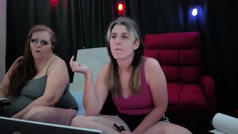 Snapshot of bella_james_1988 chatting on October 21, 5:05 pm Bella James online show from October 21, 5:05 pm