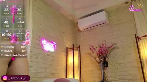 bella_posh online show from February 25, 8:45 pm