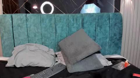 Bella online show from November 19, 5:45 pm