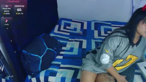 bella_warzon online show from October 15, 2:04 am