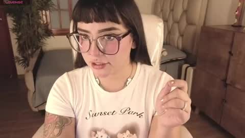 Snapshot of bellaa_miller chatting on October 7, 7:32 pm Bella online show from October 7, 7:32 pm