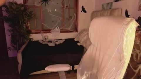 Snapshot of bellaa_miller chatting on October 17, 8:13 pm Bella online show from October 17, 8:13 pm