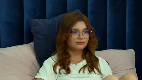 BellaMarebelle online show from April 17, 9:50 pm